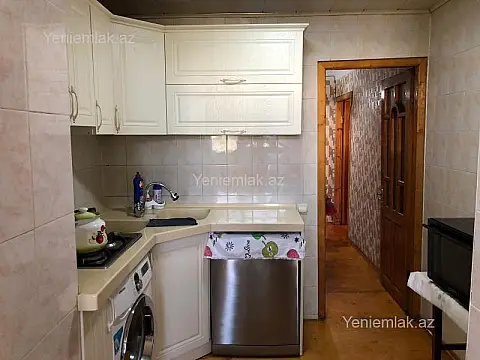 Satılır 3 otaqlı köhnə tikili 100 m²