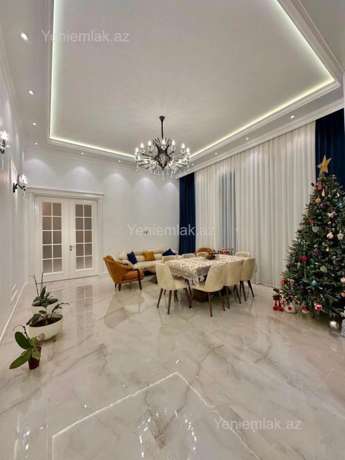 Satılır 5 otaqlı həyət evi 250 m²