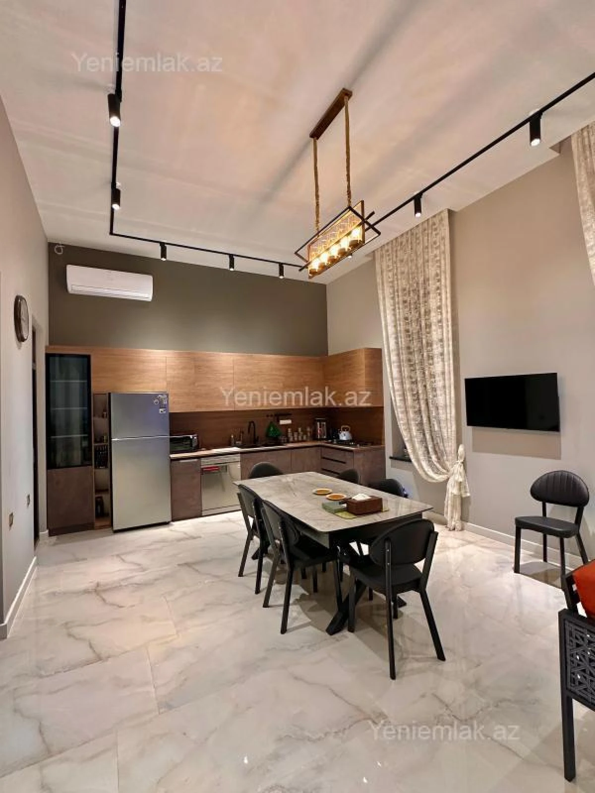 Satılır 5 otaqlı həyət evi 250 m²