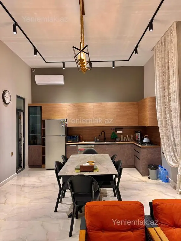 Satılır 5 otaqlı həyət evi 250 m²