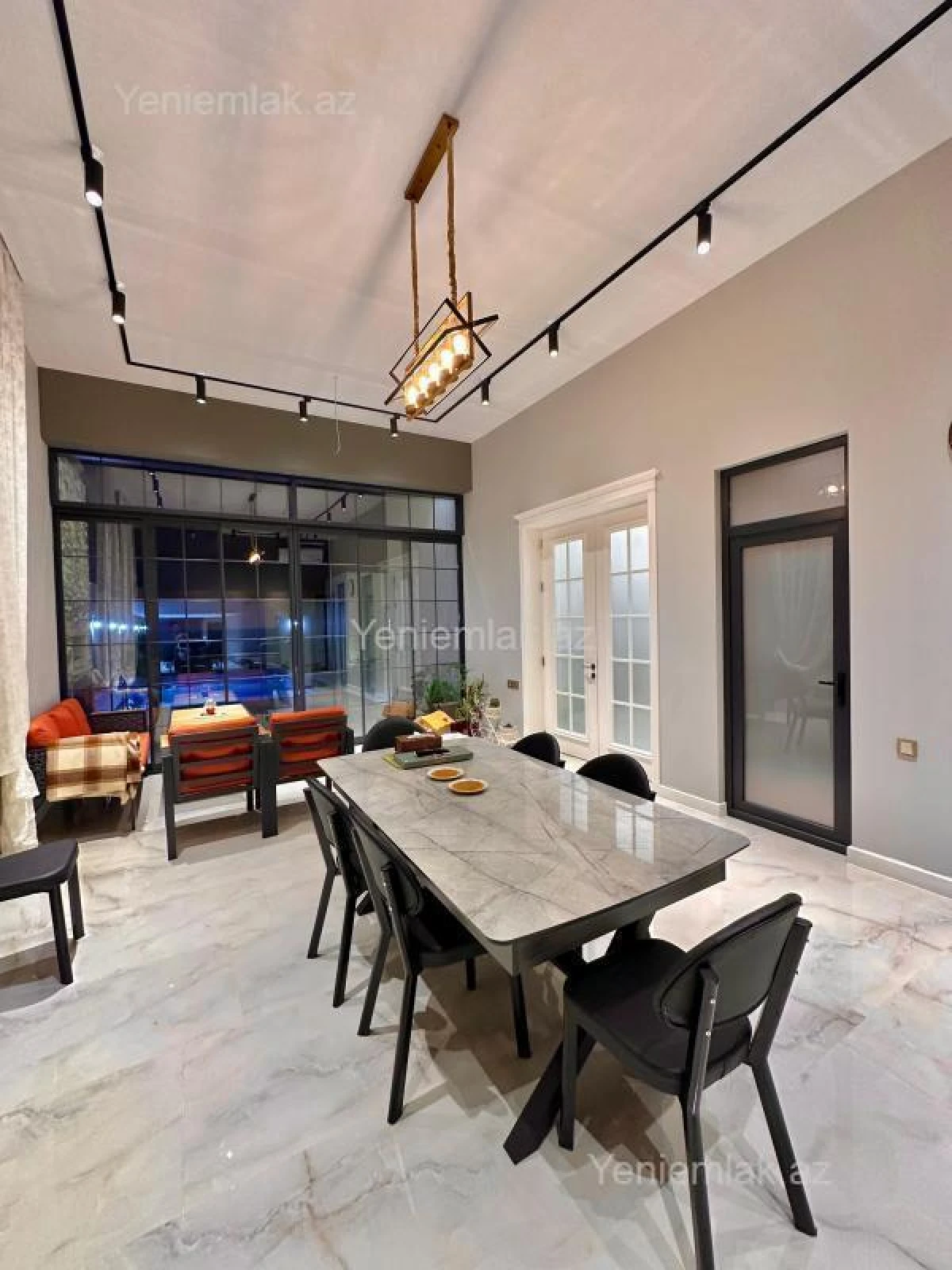 Satılır 5 otaqlı həyət evi 250 m²