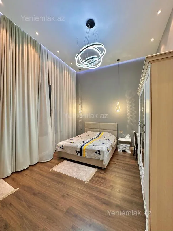 Satılır 5 otaqlı həyət evi 250 m²