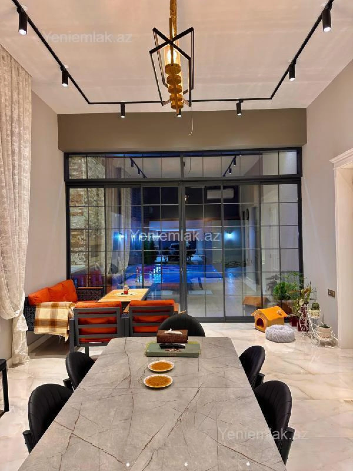 Satılır 5 otaqlı həyət evi 250 m²