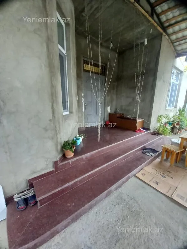 Satılır 6 otaqlı həyət evi 400 m²