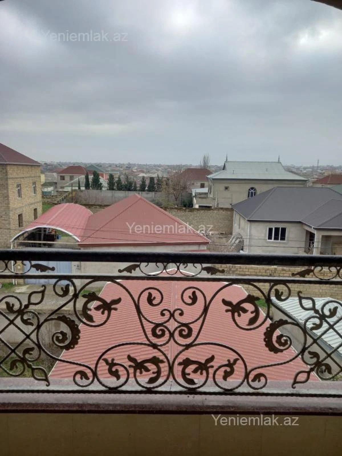 Satılır 6 otaqlı həyət evi 400 m²