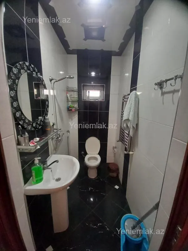 Satılır 6 otaqlı həyət evi 400 m²