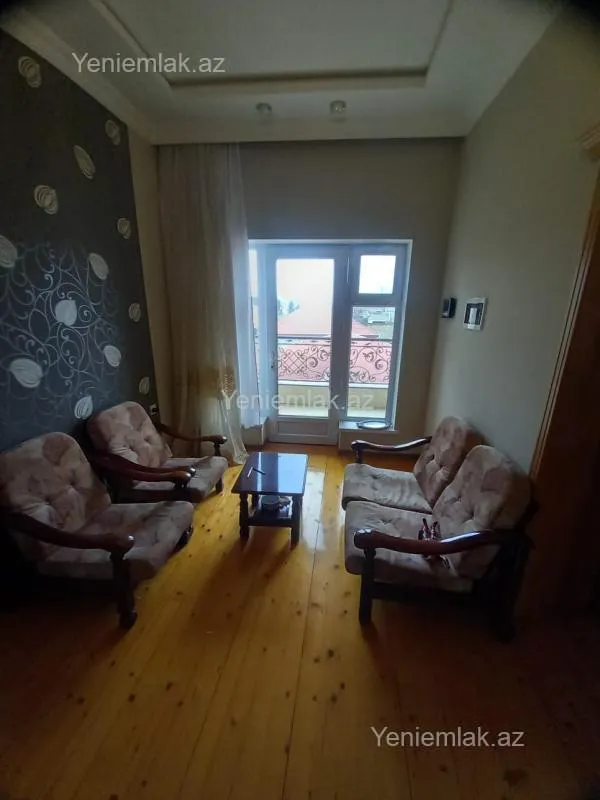 Satılır 6 otaqlı həyət evi 400 m²