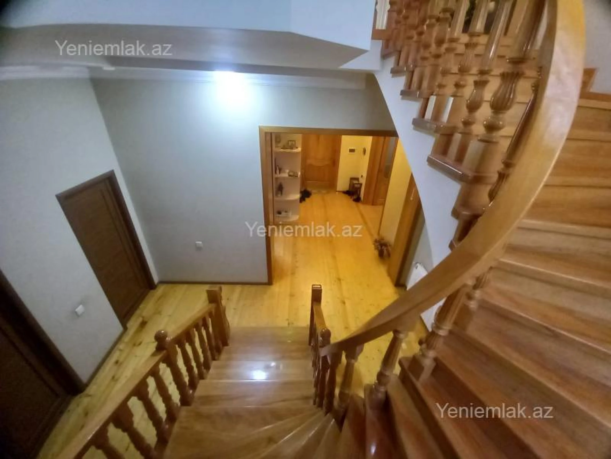 Satılır 6 otaqlı həyət evi 400 m²