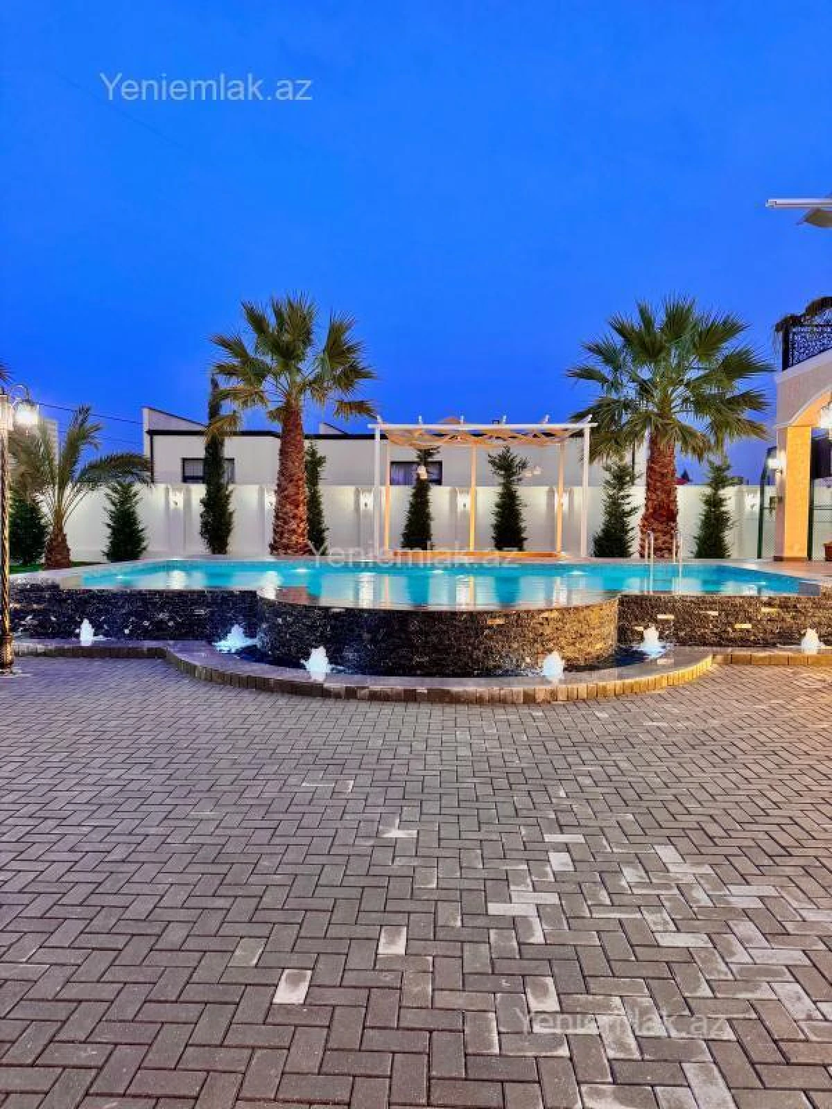 Satılır 5 otaqlı həyət evi 460 m²