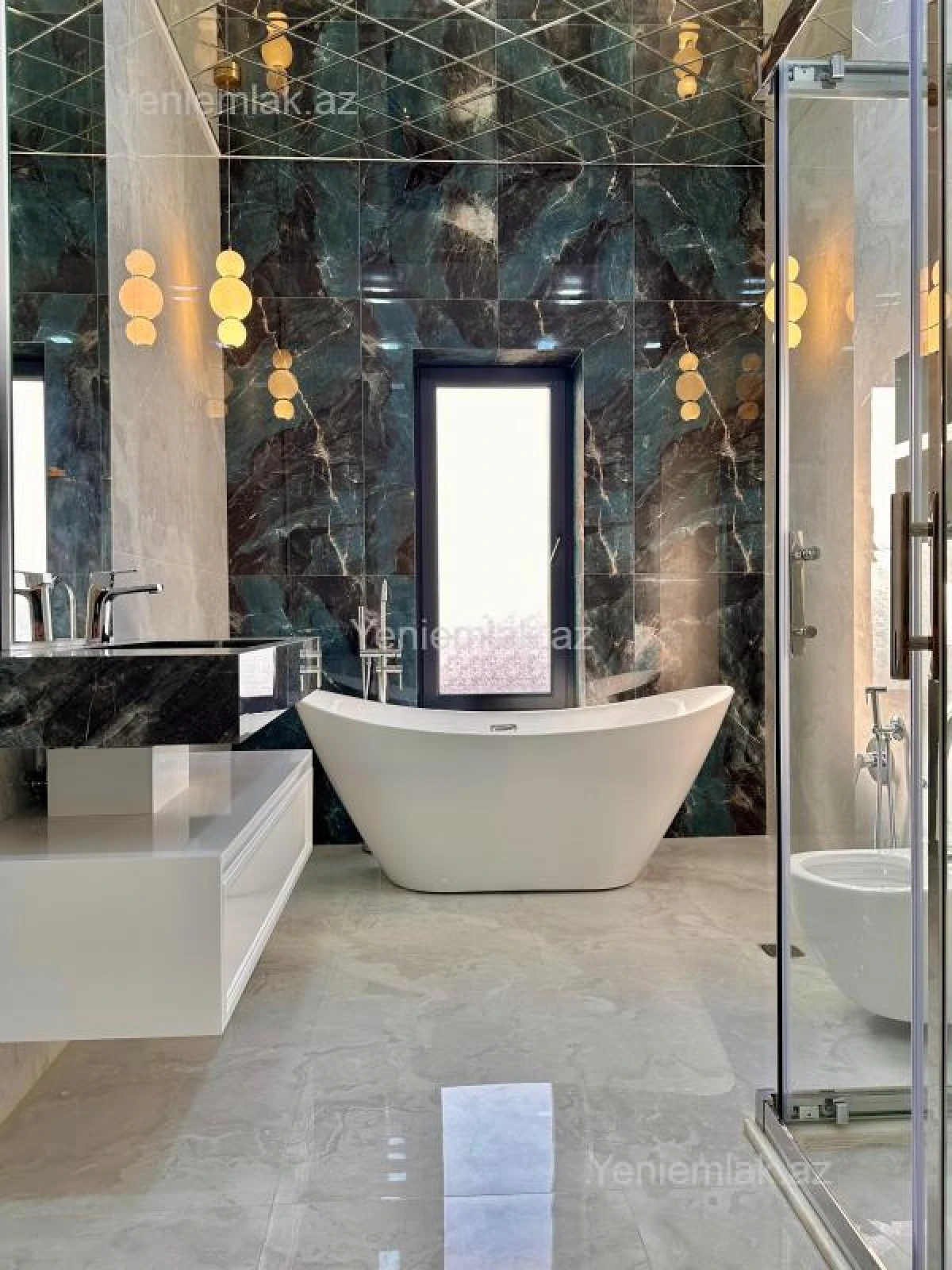 Satılır 5 otaqlı həyət evi 460 m²