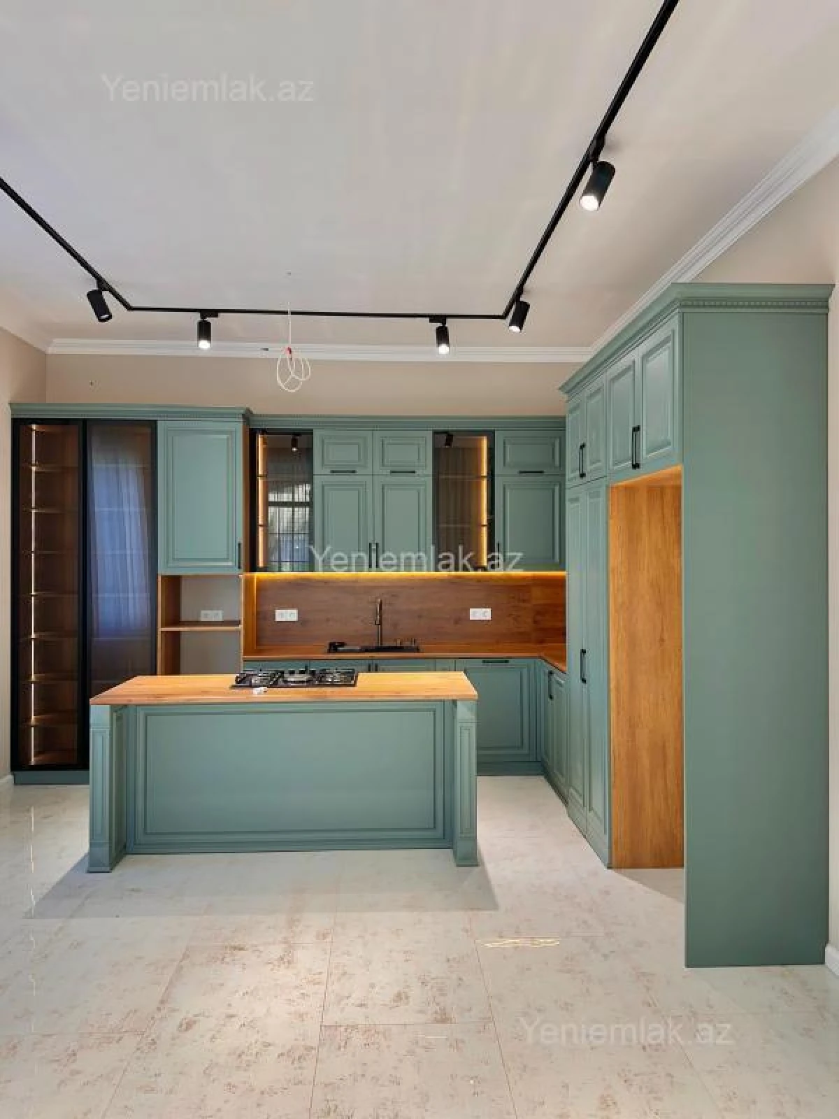 Satılır 5 otaqlı həyət evi 460 m²