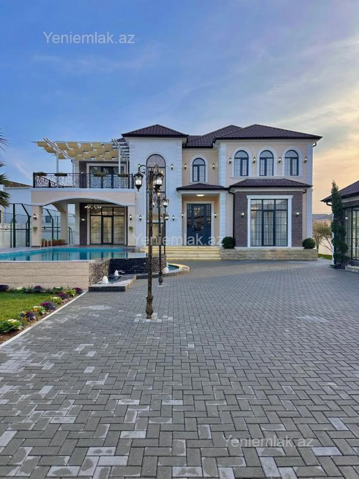 Satılır 5 otaqlı həyət evi 460 m²