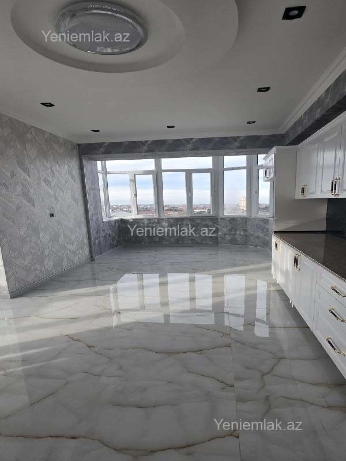 Satılır 3 otaqlı yeni tikili 137 m²