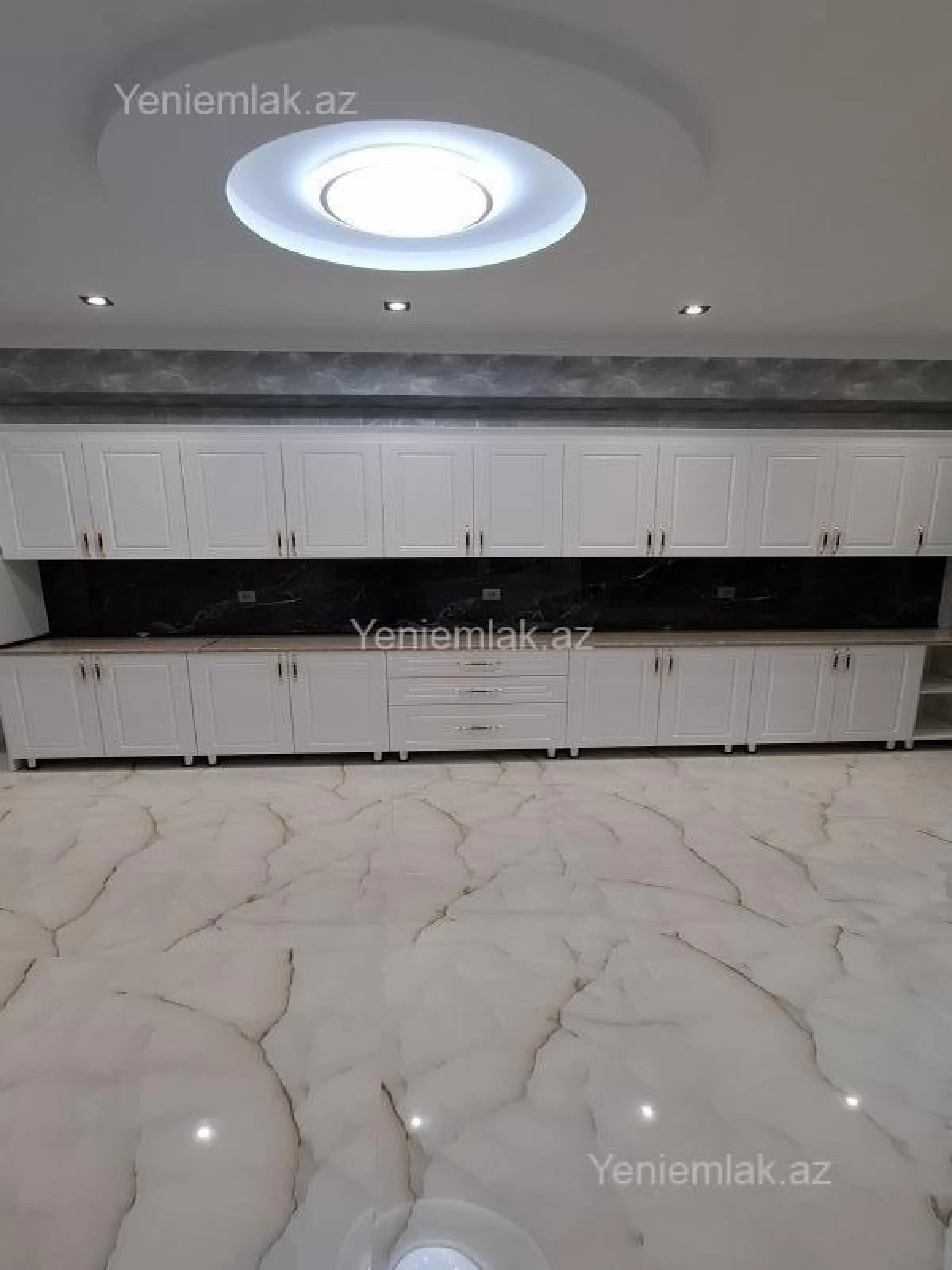 Satılır 3 otaqlı yeni tikili 137 m²