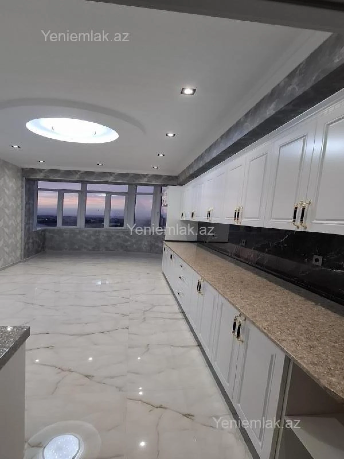 Satılır 3 otaqlı yeni tikili 137 m²