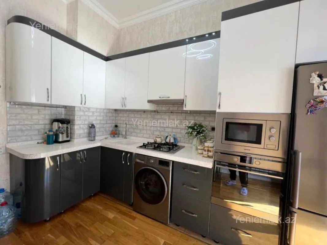 Satılır 3 otaqlı yeni tikili 100 m²