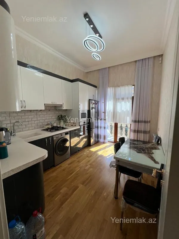 Satılır 3 otaqlı yeni tikili 100 m²