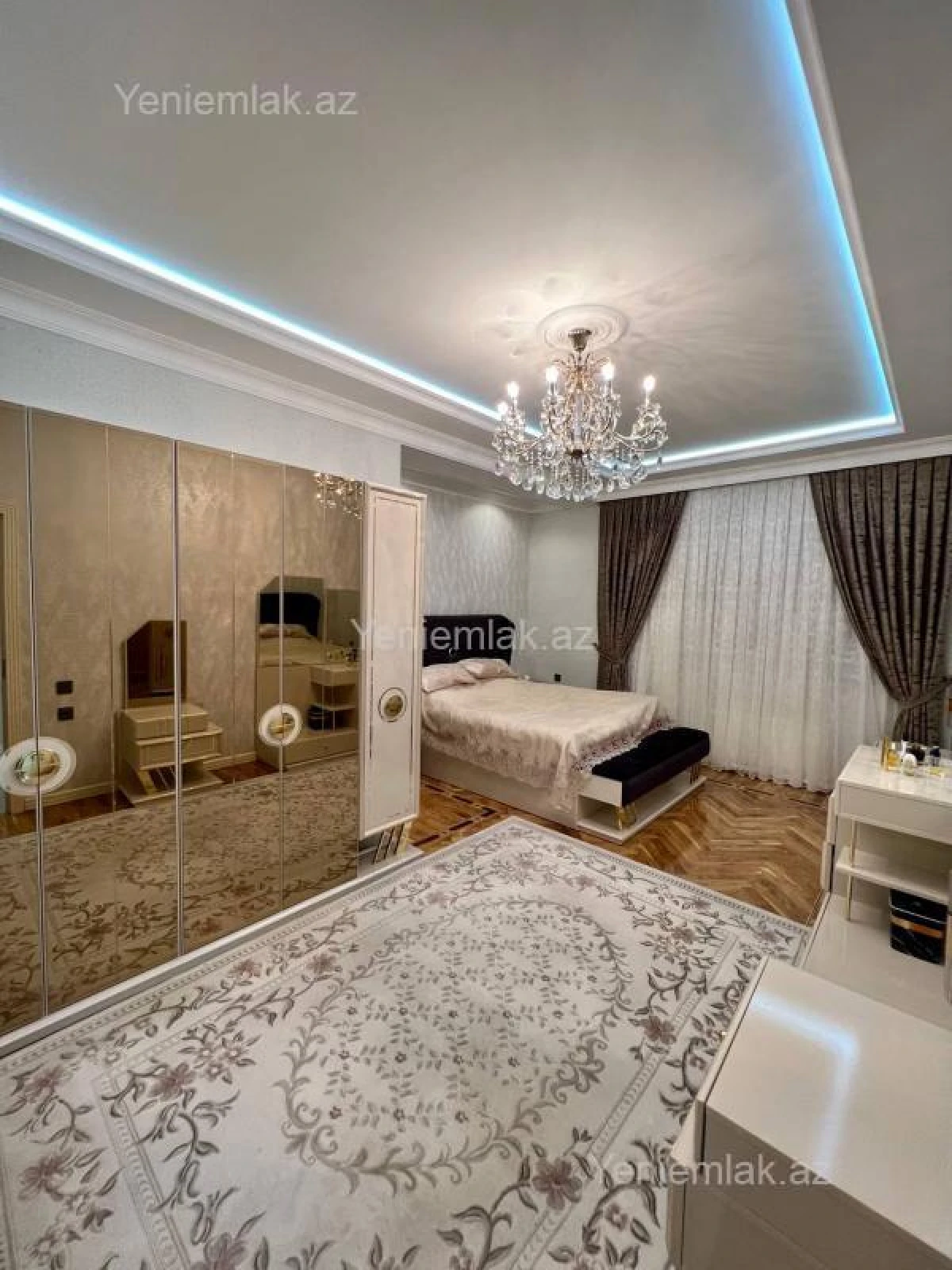 Satılır 4 otaqlı yeni tikili 180 m²