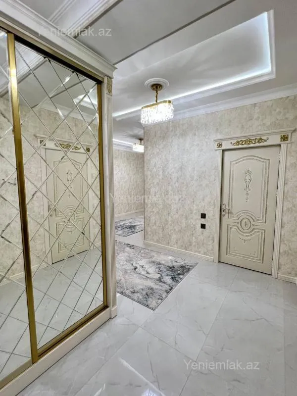 Satılır 4 otaqlı yeni tikili 180 m²