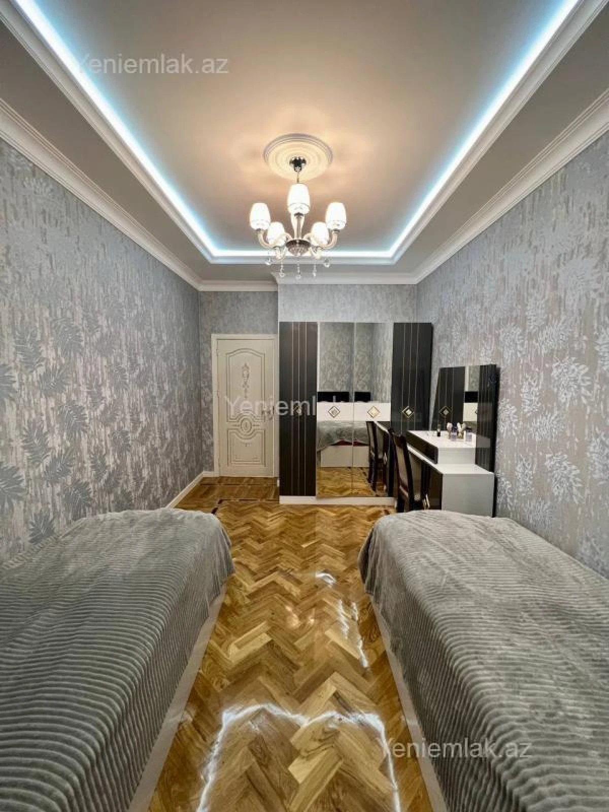 Satılır 4 otaqlı yeni tikili 180 m²