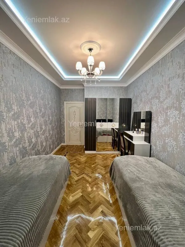 Satılır 4 otaqlı yeni tikili 180 m²