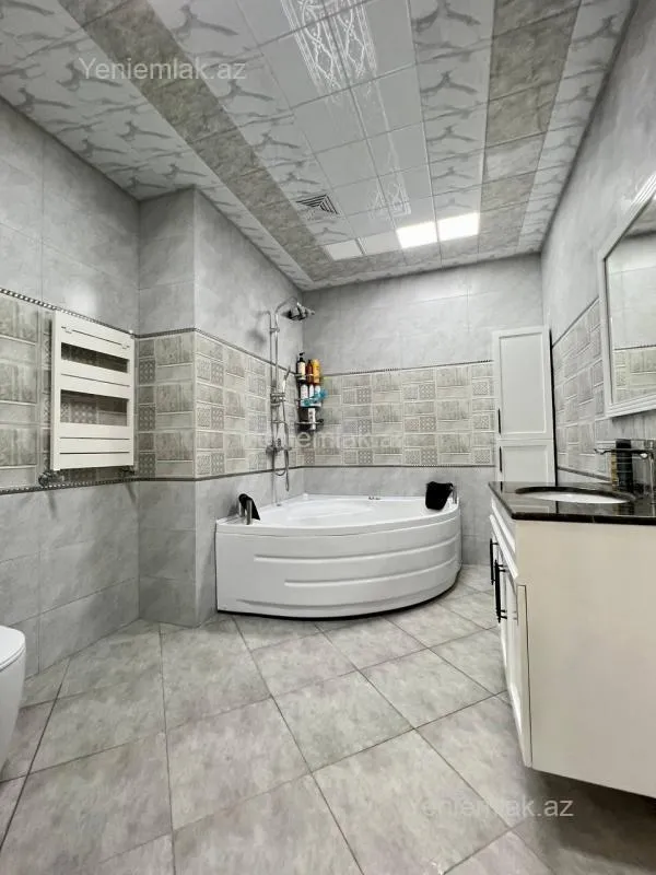 Satılır 4 otaqlı yeni tikili 180 m²