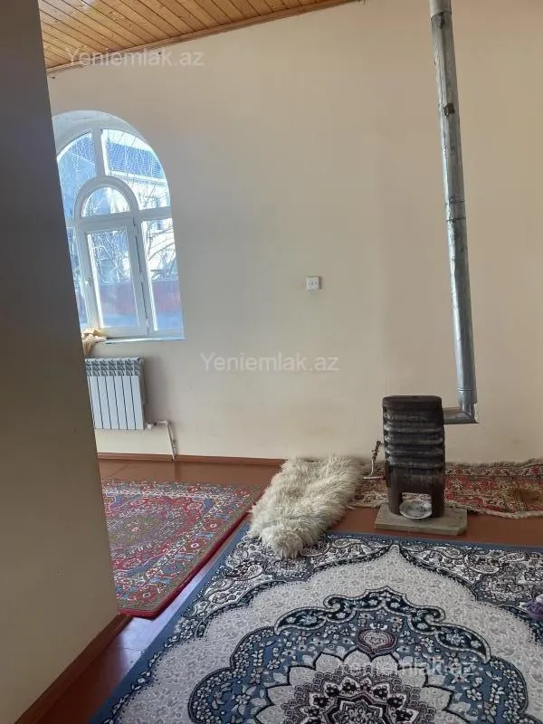 Satılır 6 otaqlı həyət evi 200 m²