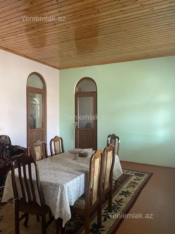 Satılır 6 otaqlı həyət evi 200 m²