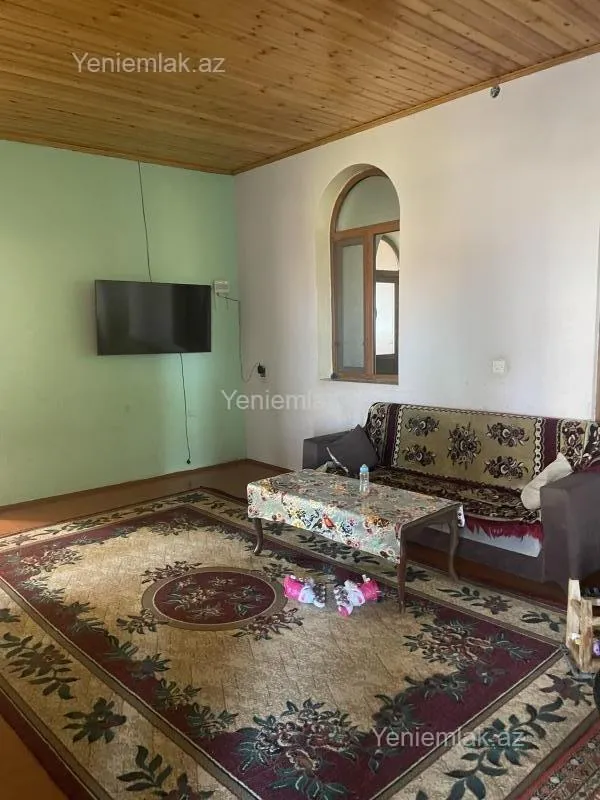 Satılır 6 otaqlı həyət evi 200 m²