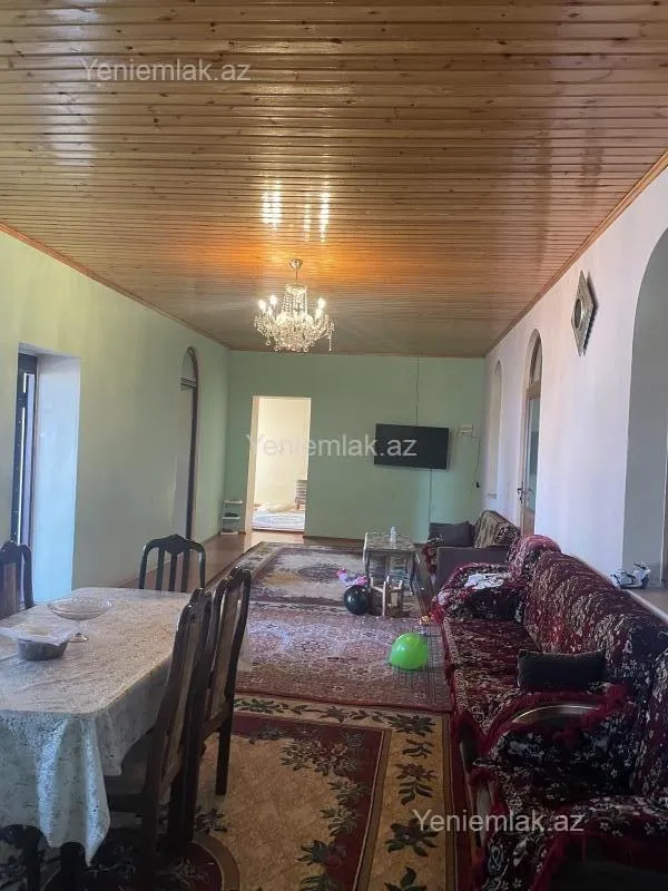 Satılır 6 otaqlı həyət evi 200 m²