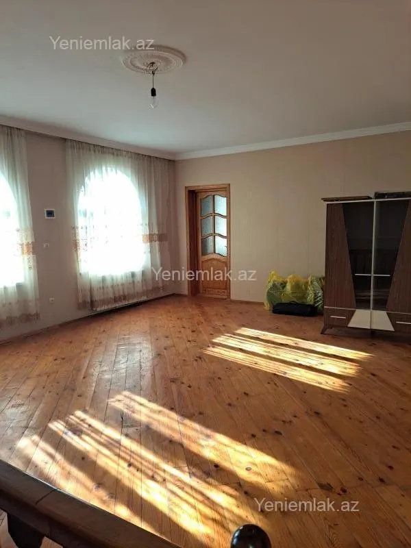 Satılır 7 otaqlı həyət evi 280 m²