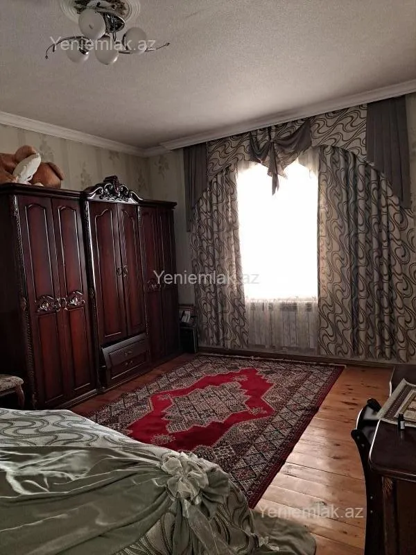 Satılır 7 otaqlı həyət evi 280 m²