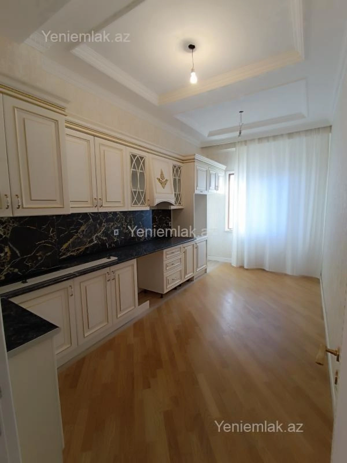 Satılır 4 otaqlı yeni tikili 160 m²