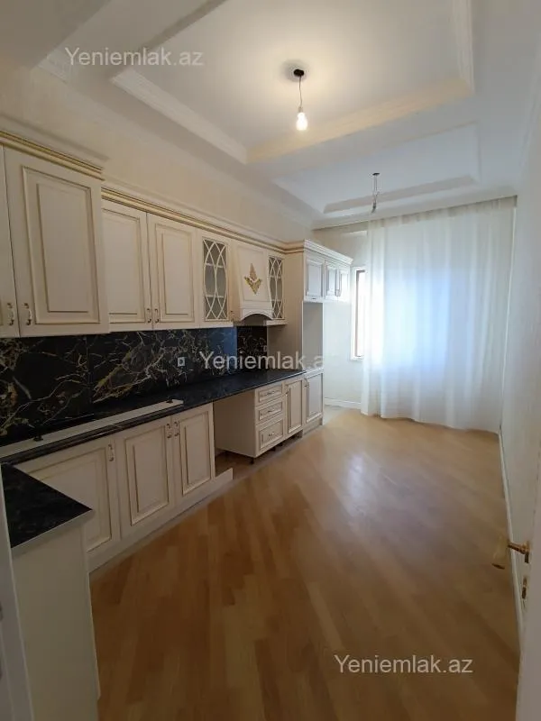 Satılır 4 otaqlı yeni tikili 160 m²