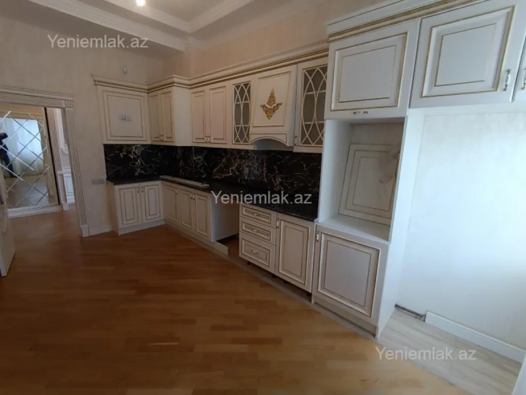 Satılır 4 otaqlı yeni tikili 160 m²
