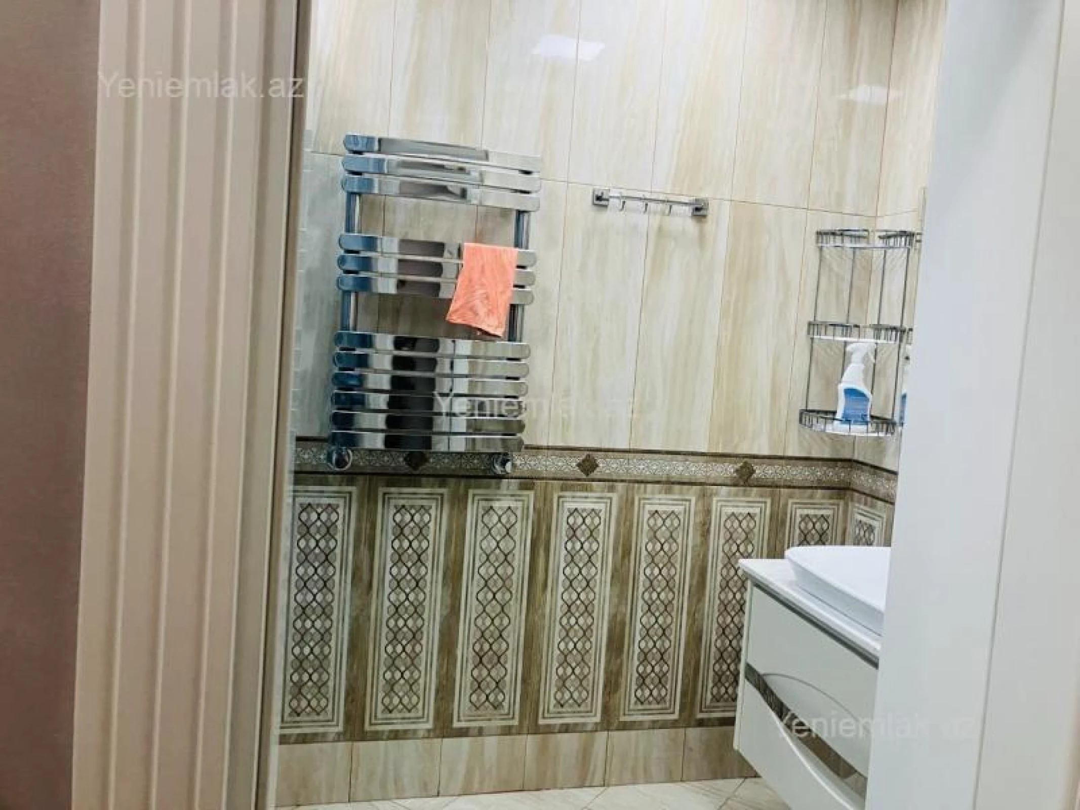 Satılır 3 otaqlı yeni tikili 137.5 m²