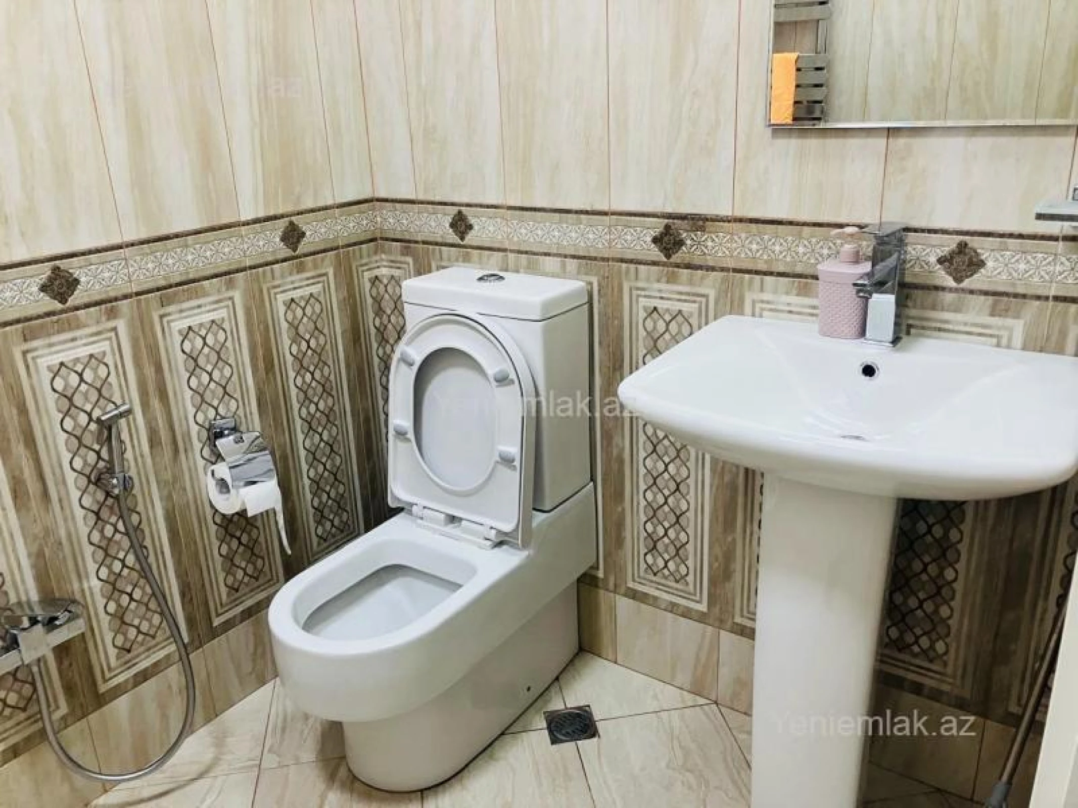 Satılır 3 otaqlı yeni tikili 137.5 m²
