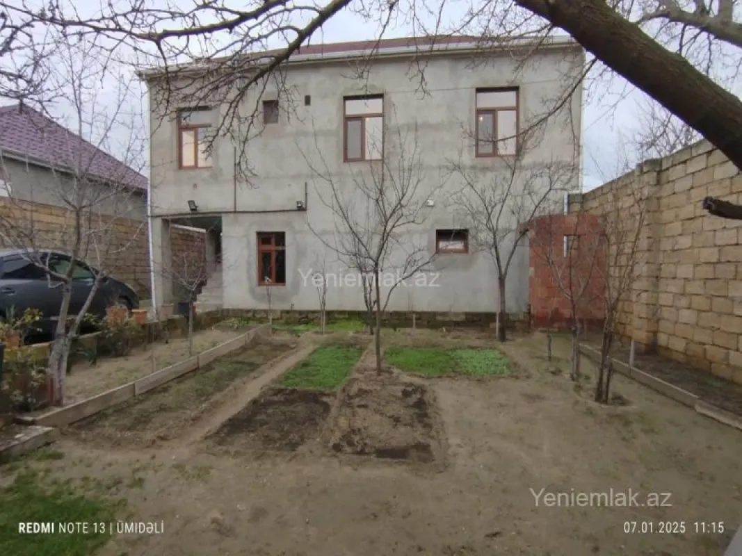 Satılır 8 otaqlı həyət evi 220 m²