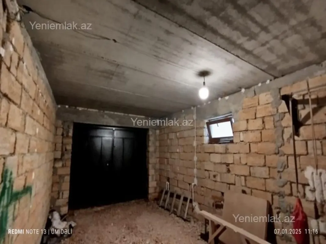 Satılır 8 otaqlı həyət evi 220 m²