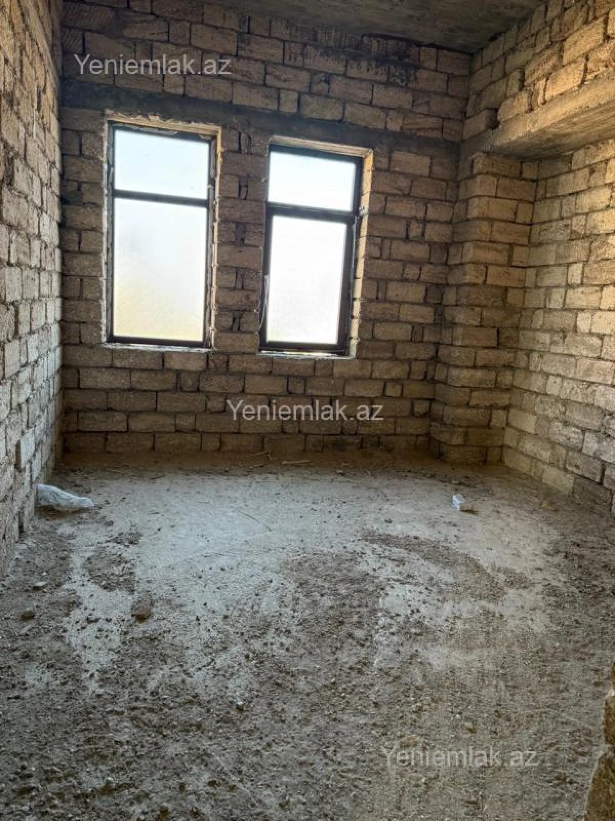 Satılır 9 otaqlı həyət evi 600 m²