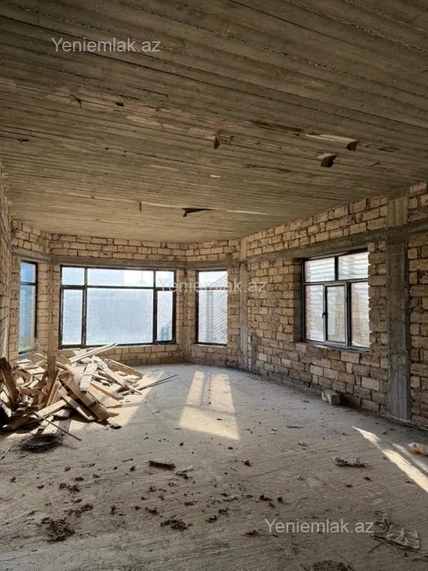 Satılır 9 otaqlı həyət evi 600 m²