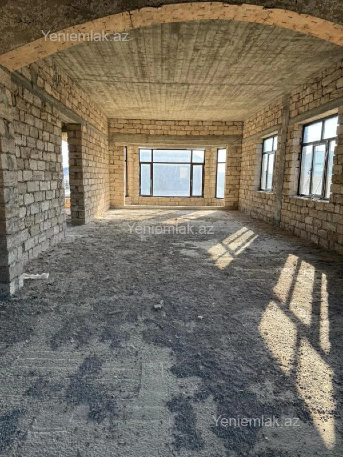 Satılır 9 otaqlı həyət evi 600 m²