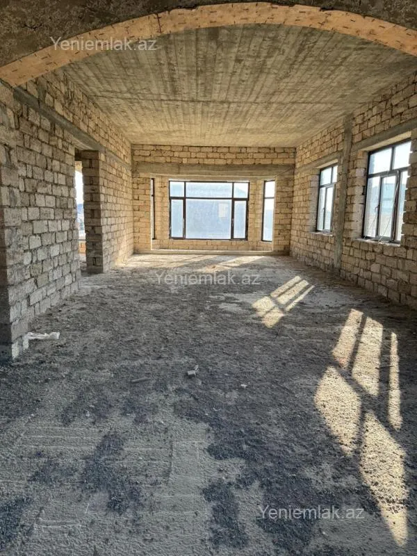 Satılır 9 otaqlı həyət evi 600 m²
