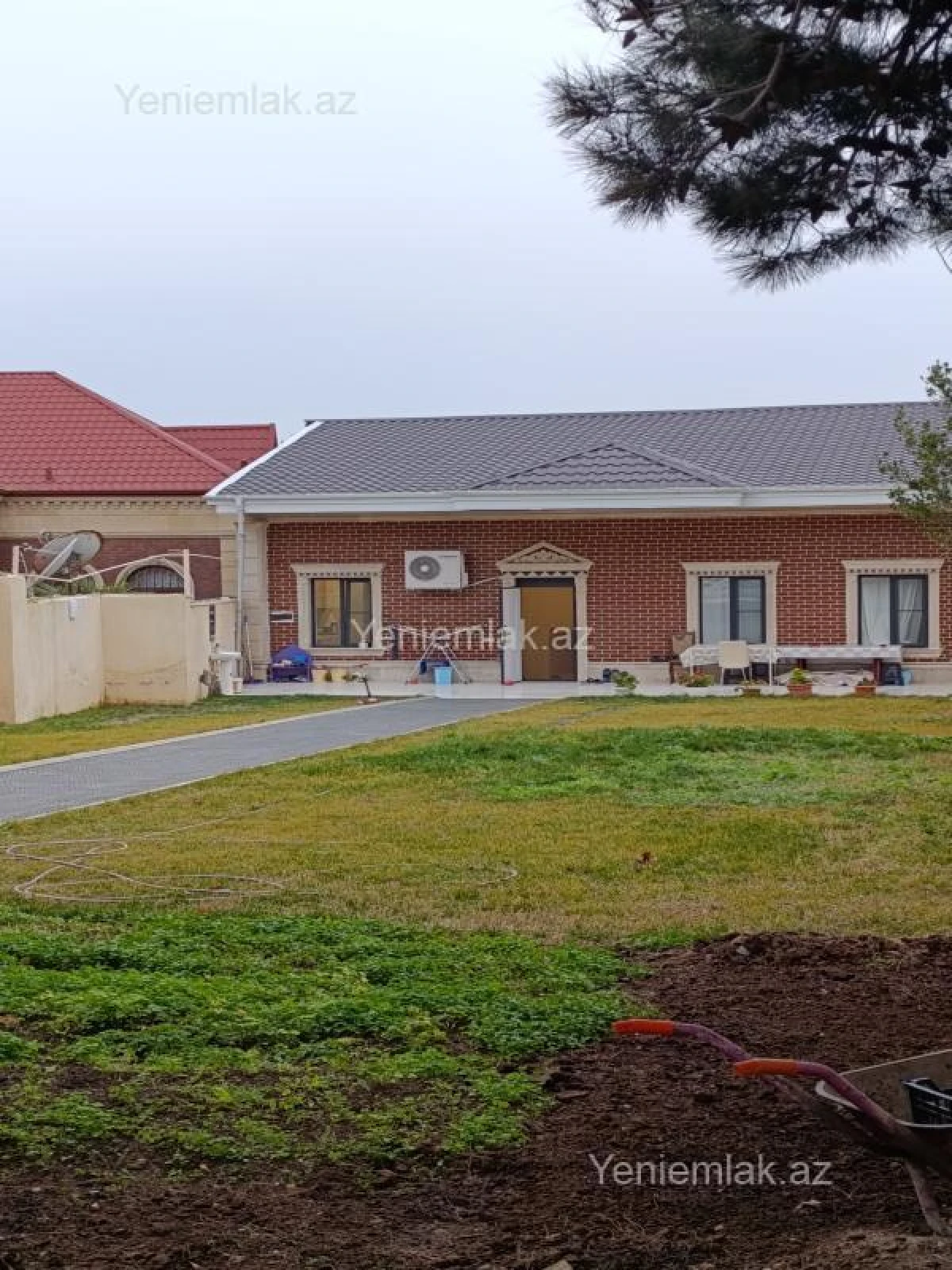 Satılır 5 otaqlı həyət evi 270 m²