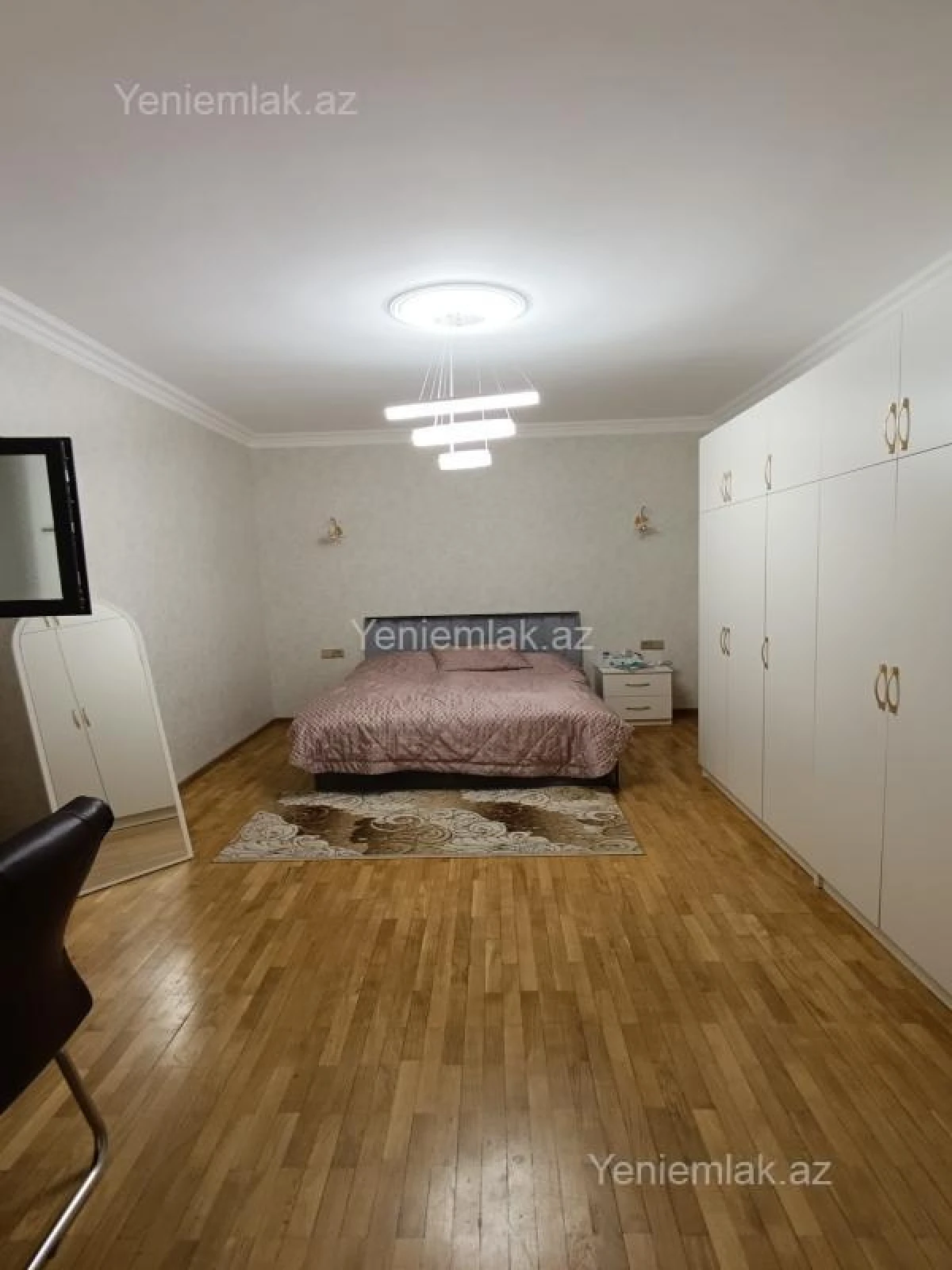 Satılır 5 otaqlı həyət evi 270 m²