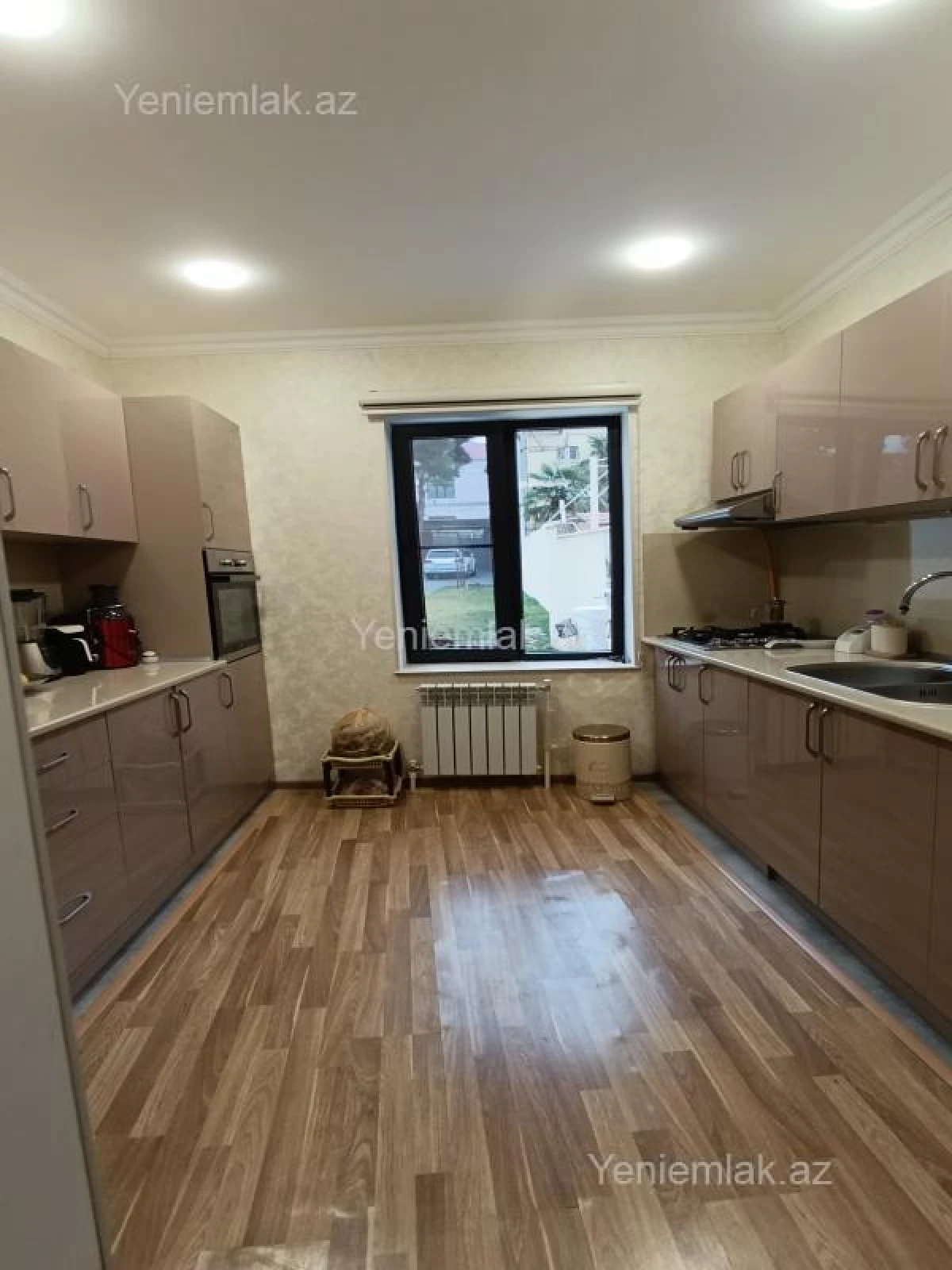 Satılır 5 otaqlı həyət evi 270 m²