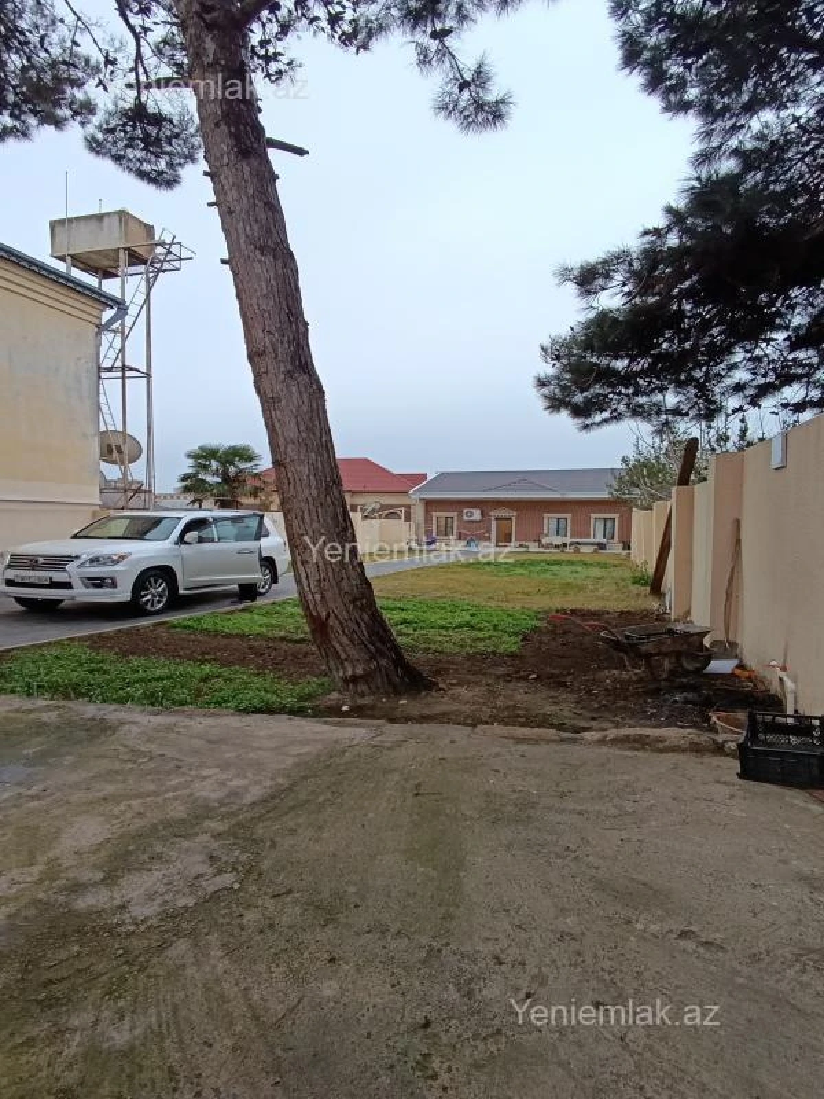 Satılır 5 otaqlı həyət evi 270 m²