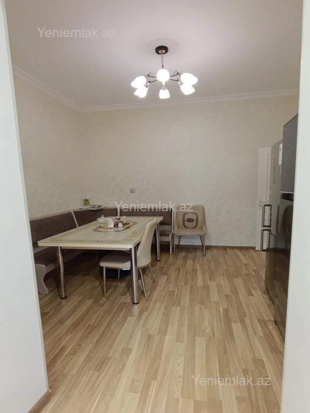 Satılır 5 otaqlı həyət evi 270 m²
