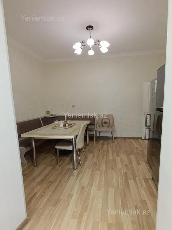 Satılır 5 otaqlı həyət evi 270 m²