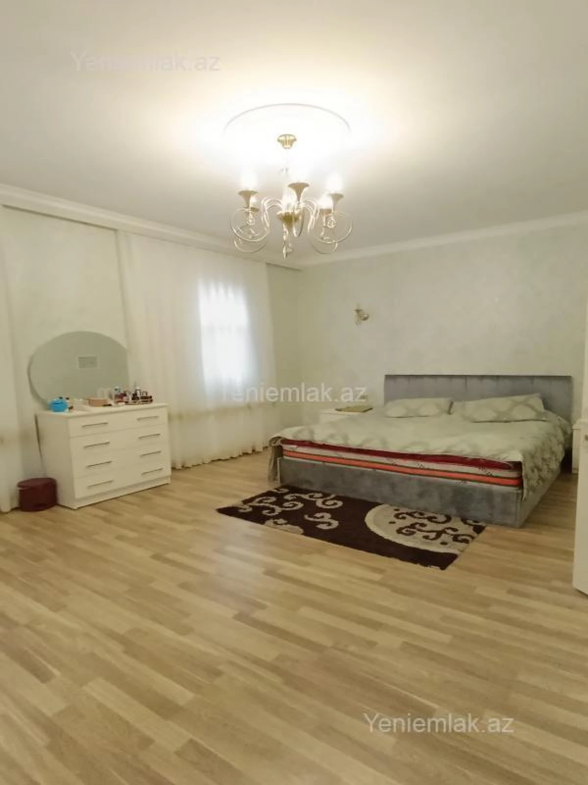 Satılır 5 otaqlı həyət evi 270 m²